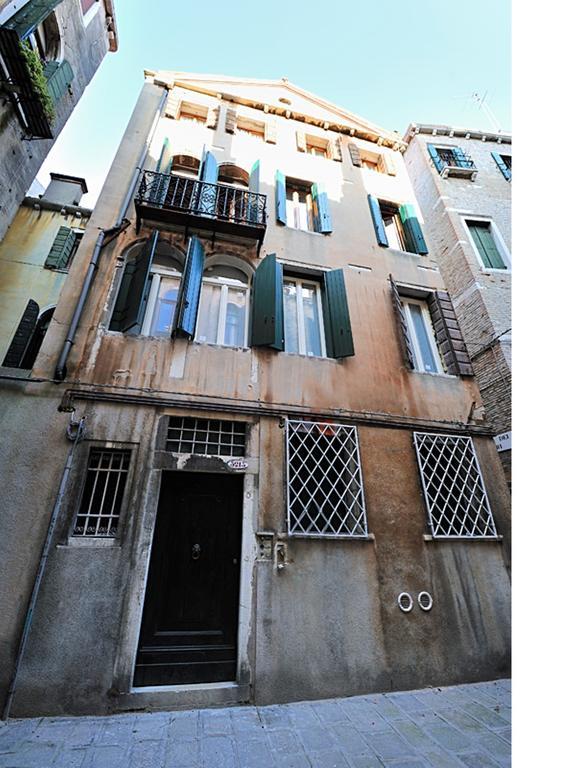 Charming Castello Apartments Venesia Ruang foto