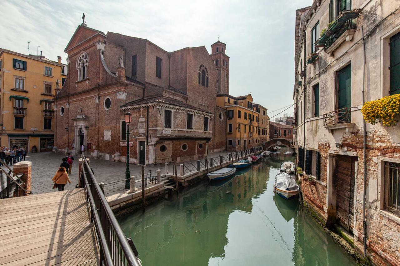 Charming Castello Apartments Venesia Bagian luar foto